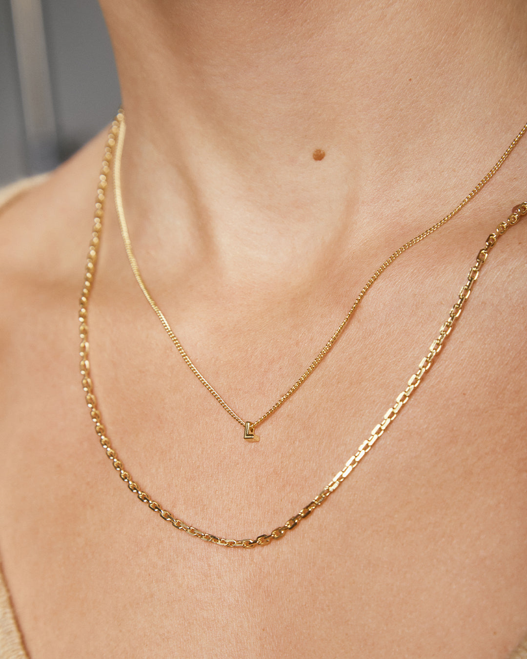 Wilder Mini Alphabet Necklace || option::18K Gold Plated, Q