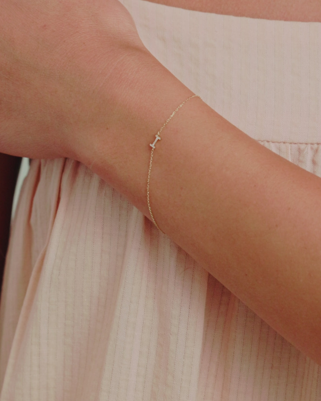 Diamond Pavé Alphabet Bracelet || option::14K Solid Gold, I